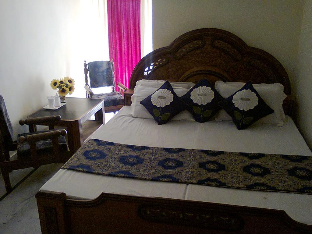 Hotel Arsh International Nainital Habitación foto