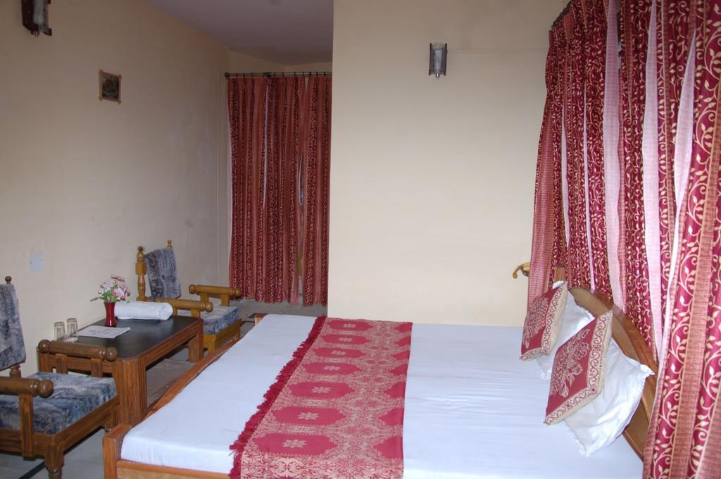 Hotel Arsh International Nainital Habitación foto