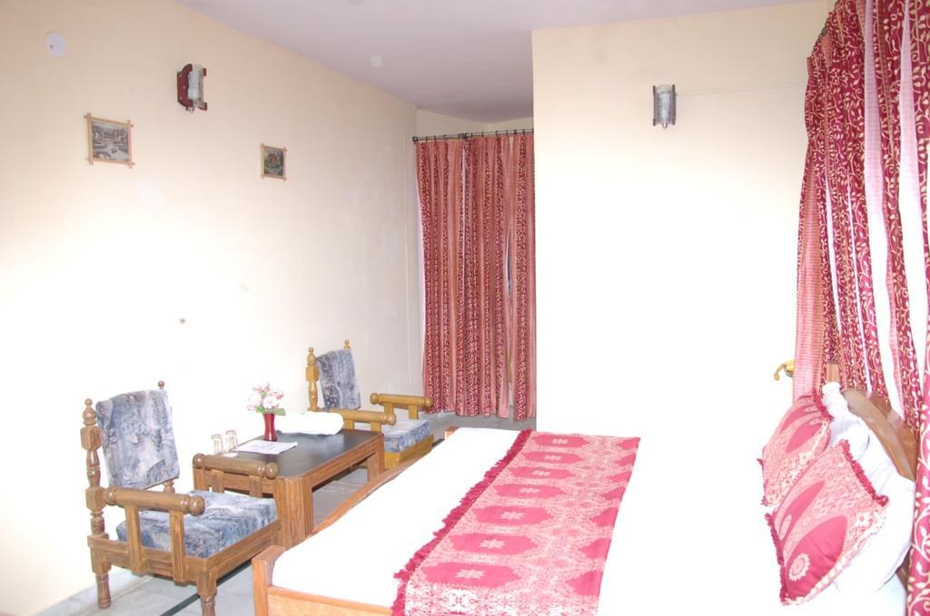 Hotel Arsh International Nainital Habitación foto