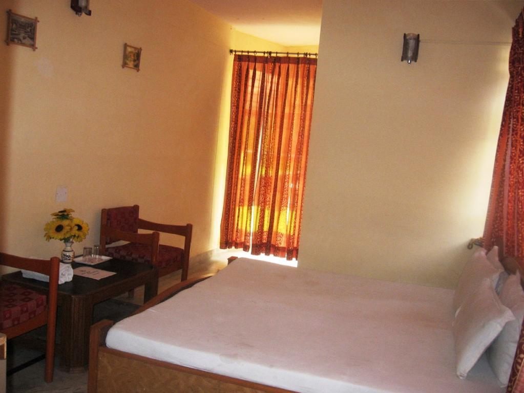Hotel Arsh International Nainital Habitación foto